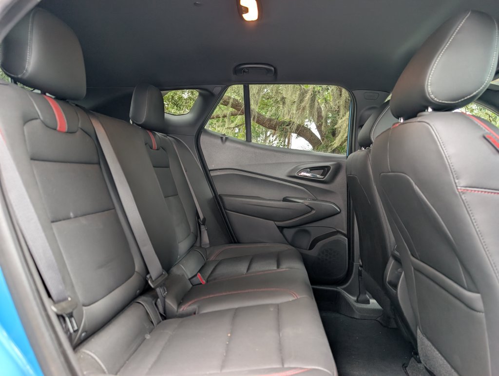 Used 2025 Chevrolet Trax RS w/ Driver Confidence Package FWD image 19