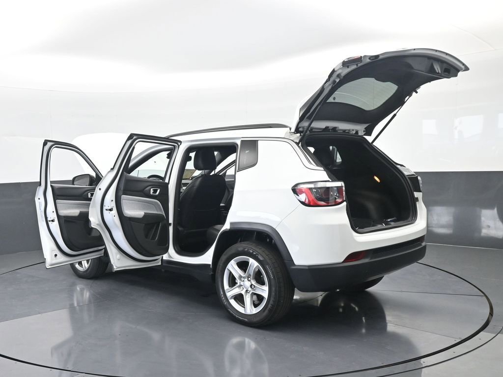 Used 2023 Jeep Compass Latitude image 39