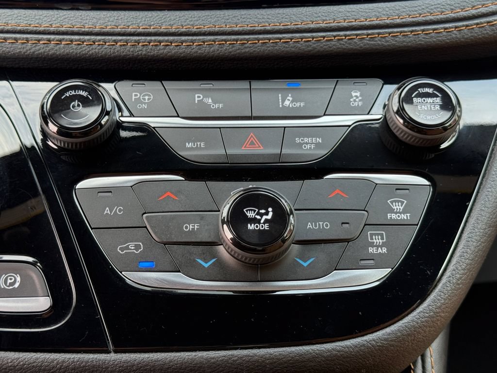 Used 2023 Chrysler Pacifica Pinnacle FWD image 19