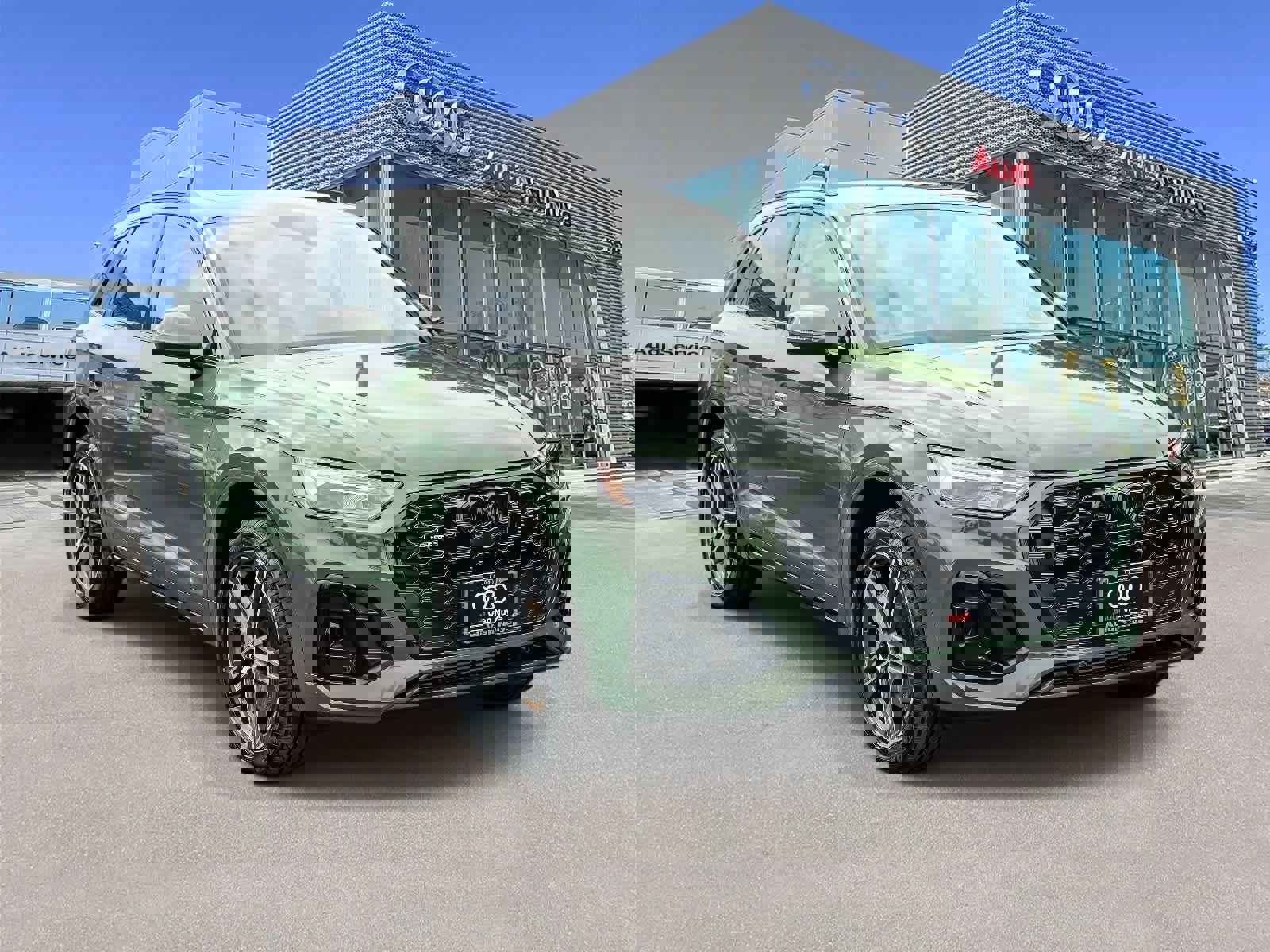 Used 2023 Audi Q5 e Premium Plus w/ Premium Plus Package image 5