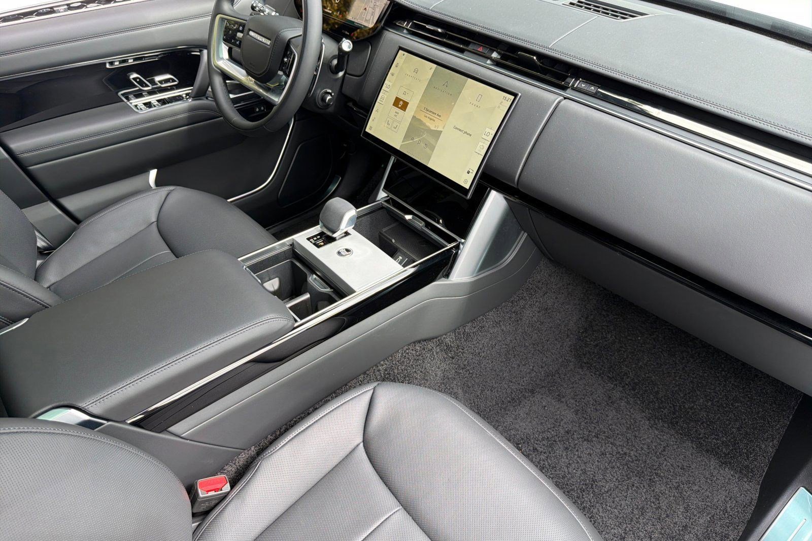 New 2026 Land Rover Range Rover Long Wheelbase SE AWD/4WD image 24