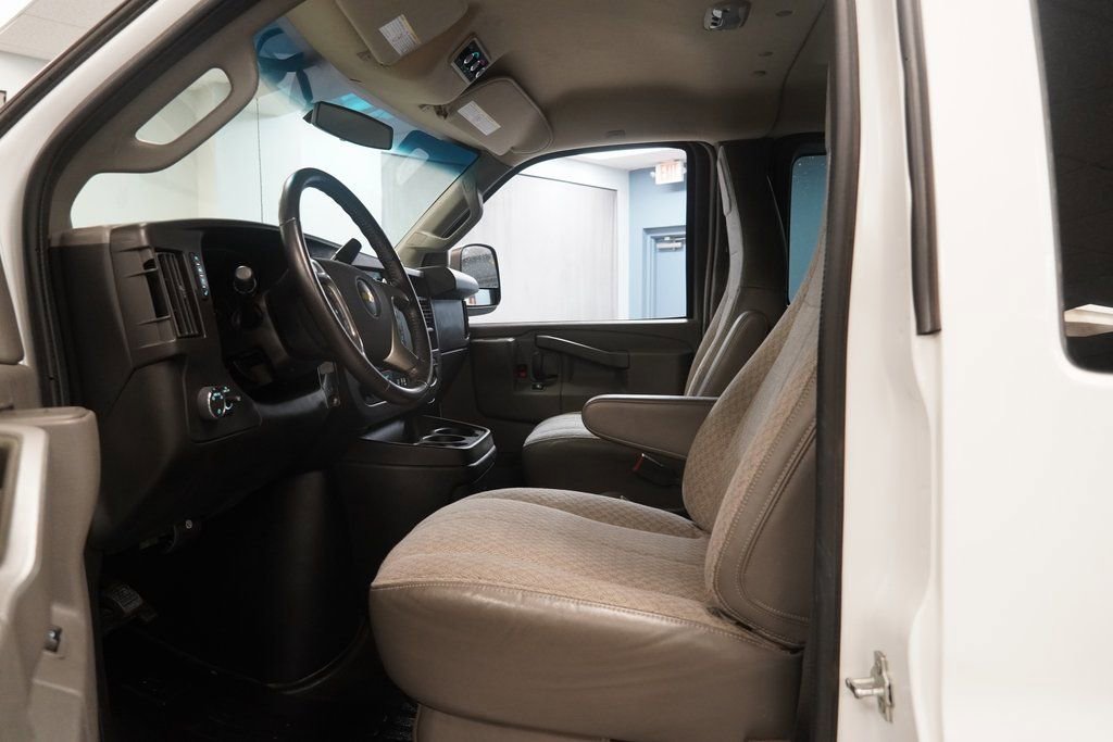 Used 2016 Chevrolet Express 3500 LT w/ LT Preferred Equipment Group image 4