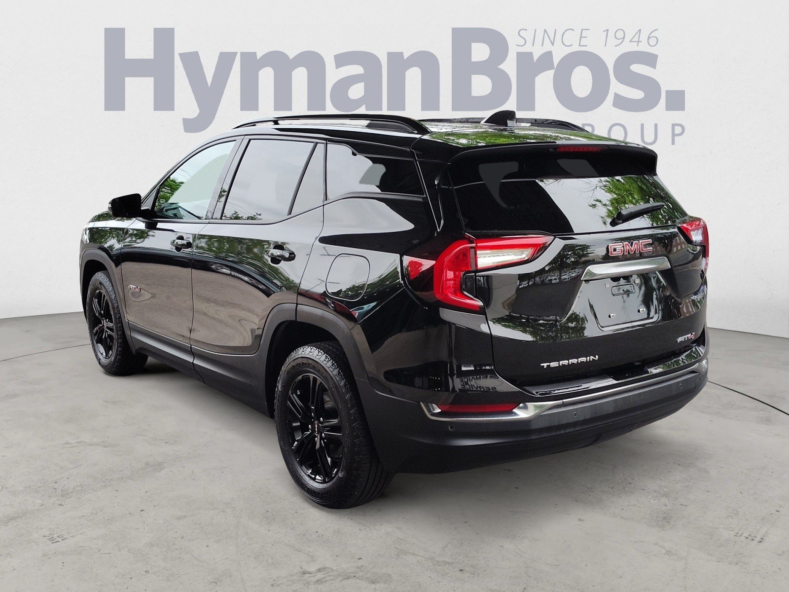Used 2023 GMC Terrain AT4 w/ Tech Package AWD/4WD image 5