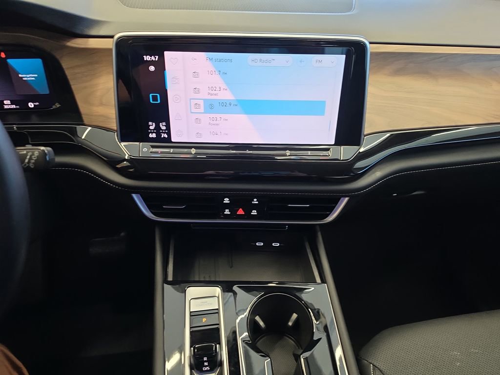 Used 2025 Volkswagen Atlas SE FWD image 24