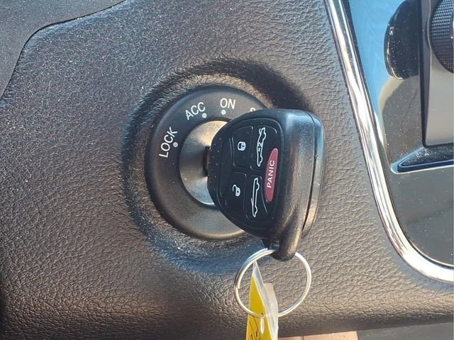 Used 2013 Chrysler 200 Touring FWD image 10