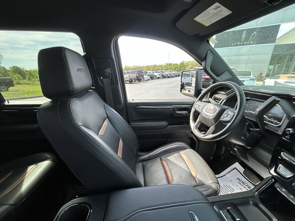 Used 2024 GMC Sierra 2500 AT4 AWD/4WD image 10