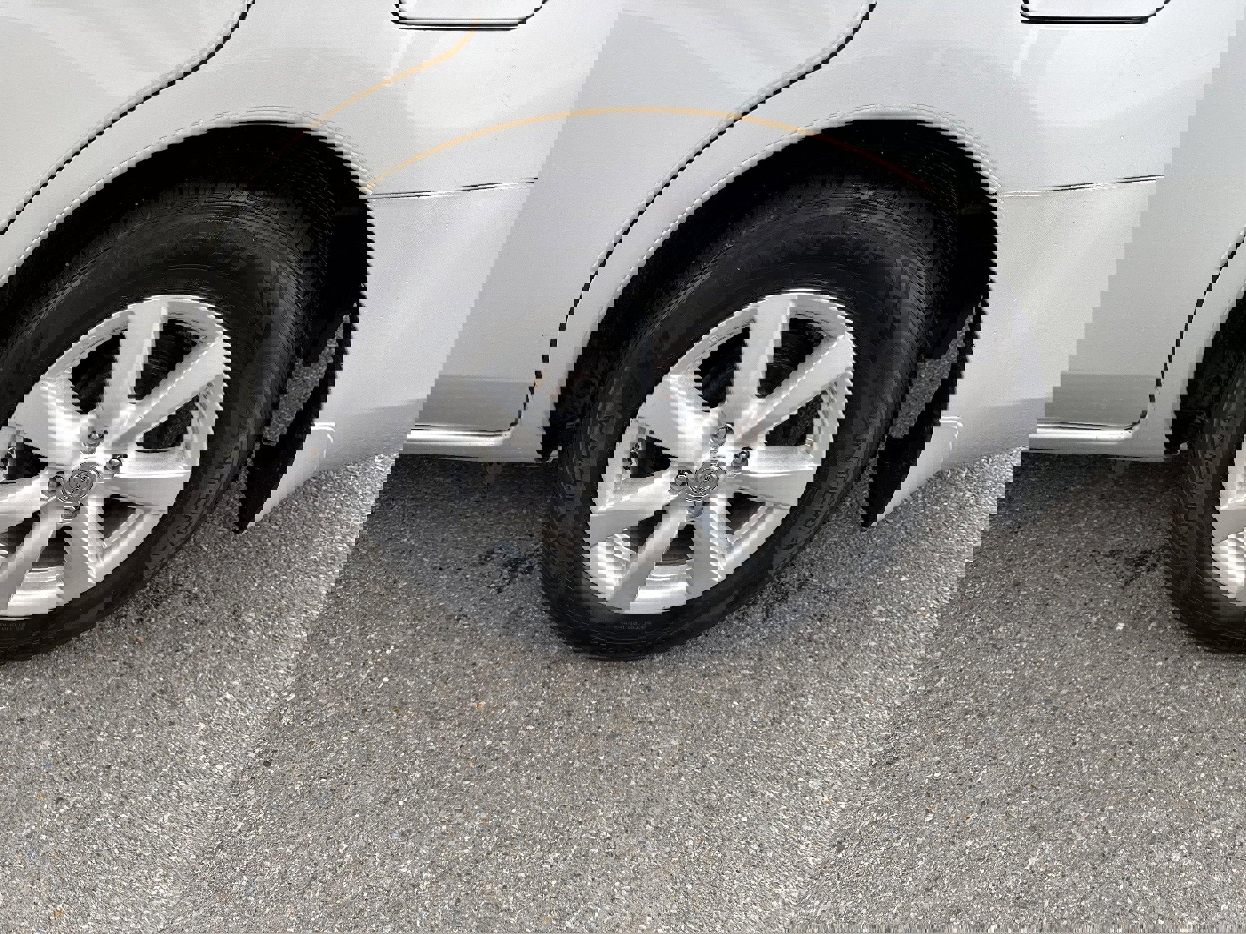 Used 2014 Nissan Versa SV w/ Convenience Package image 4