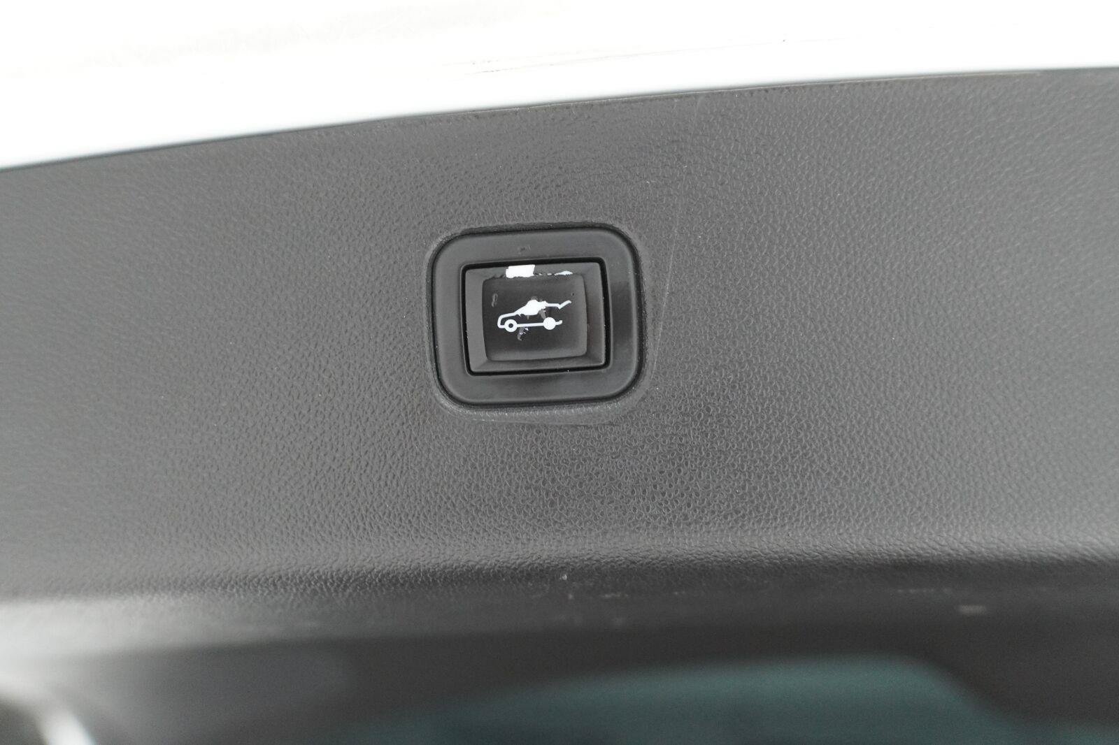 Used 2020 Chevrolet Blazer LT FWD image 31