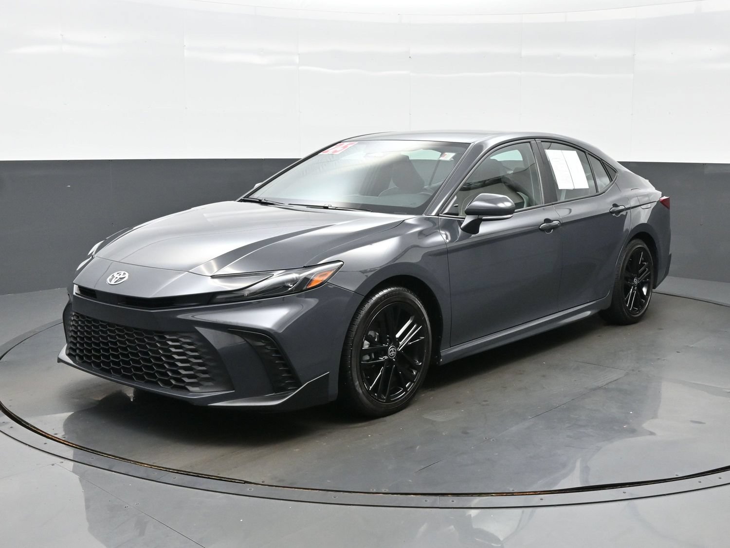 Used 2025 Toyota Camry SE FWD image 2