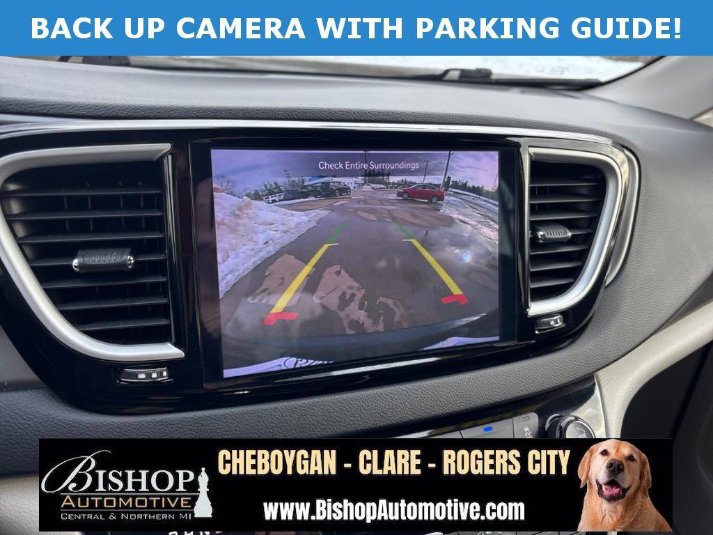 Used 2023 Chrysler Pacifica Touring-L image 14