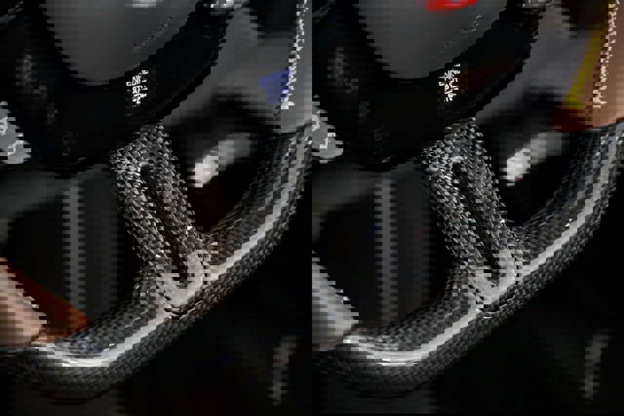 Used 2024 Ferrari SF90 Spider image 28