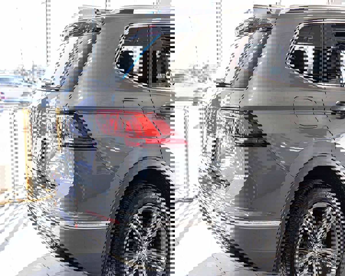 Used 2019 Volkswagen Tiguan SEL Premium image 12