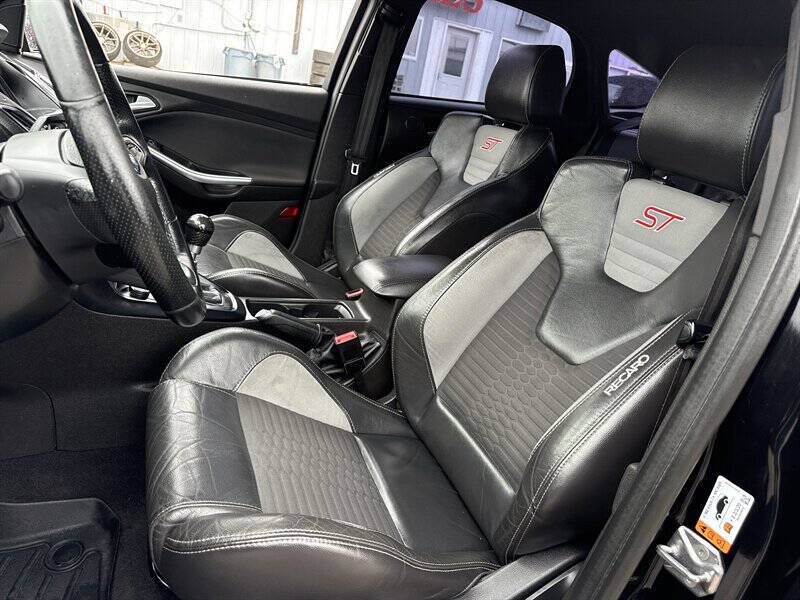 Used 2016 Ford Focus ST w/ Equipment Group 401A FWD image 17