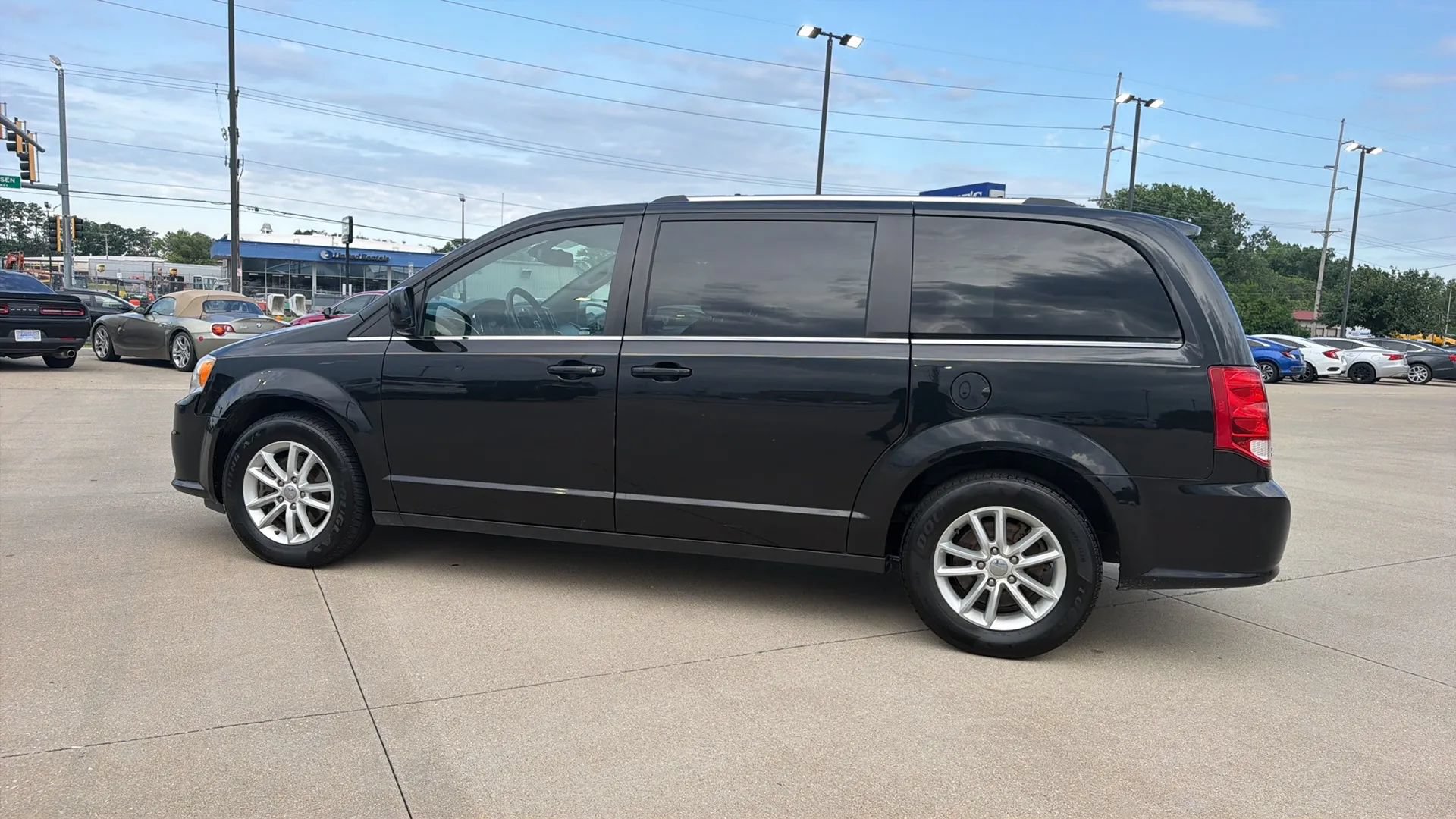 Used 2019 Dodge Grand Caravan SXT w/ Driver Convenience Group FWD image 10