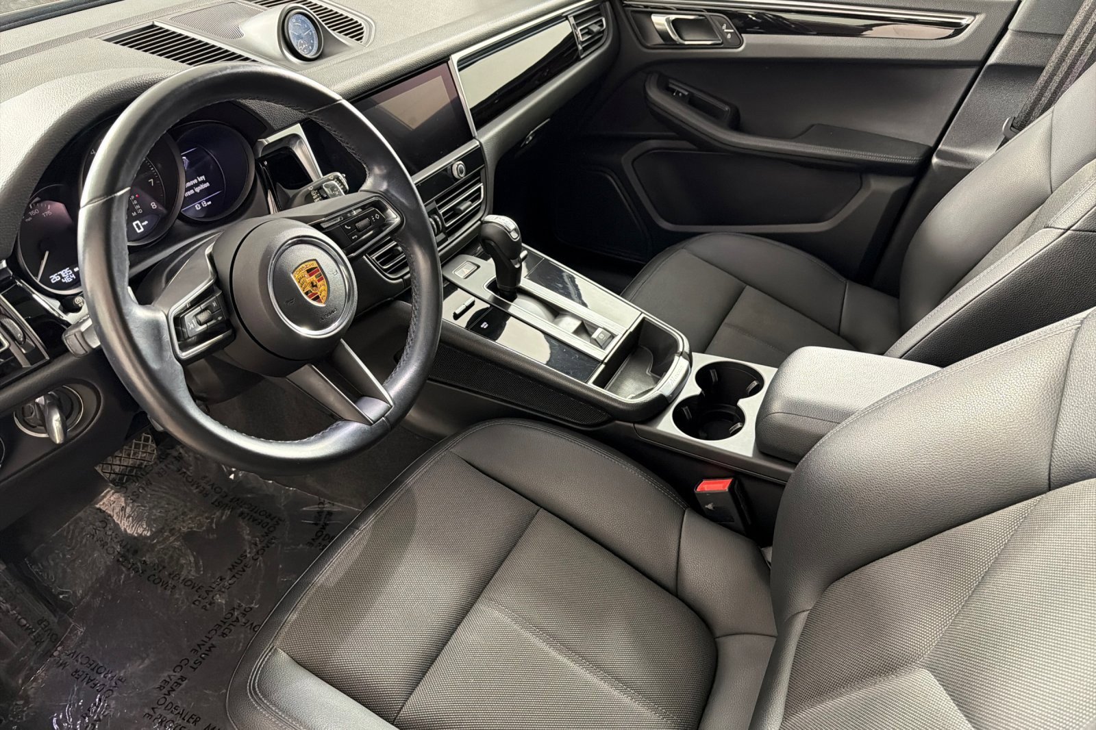 Used 2022 Porsche Macan w/ Driver Memory Package image 9