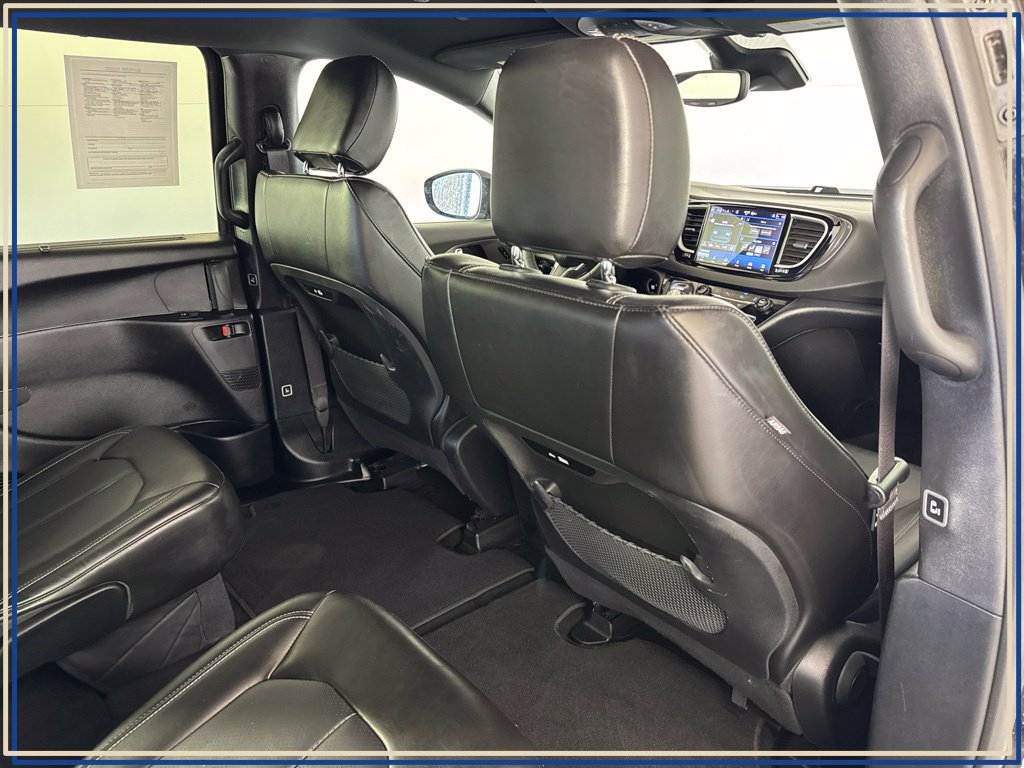 Certified 2025 Chrysler Pacifica Select FWD image 38