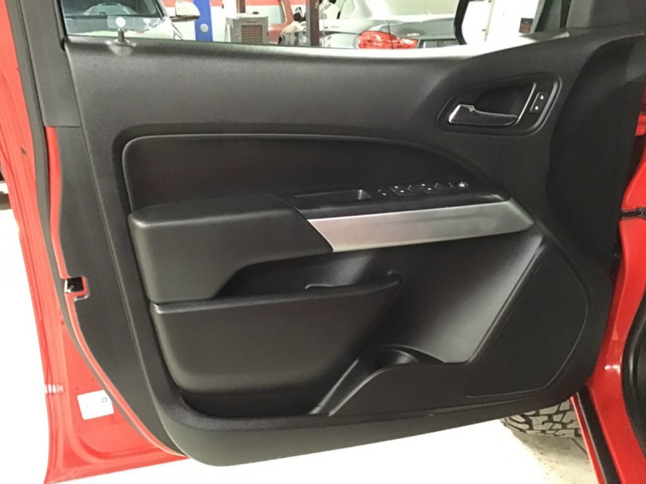 Used 2019 Chevrolet Colorado LT w/ Colorado RST Special Edition image 10