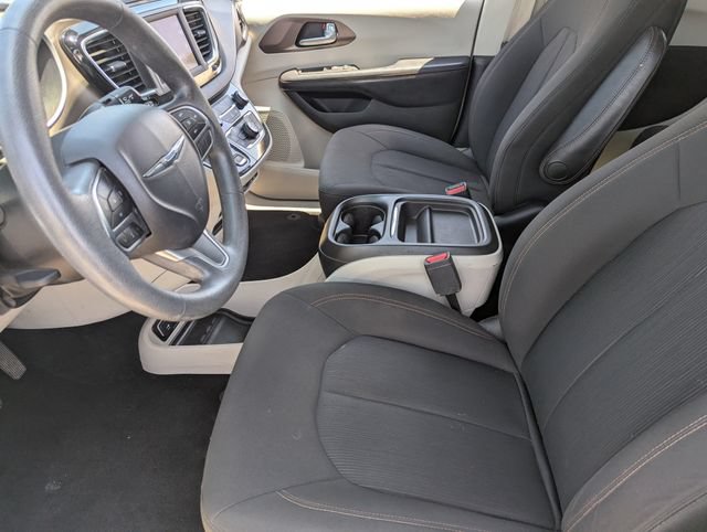 Used 2018 Chrysler Pacifica Touring Plus w/ Tire & Wheel Group FWD image 18