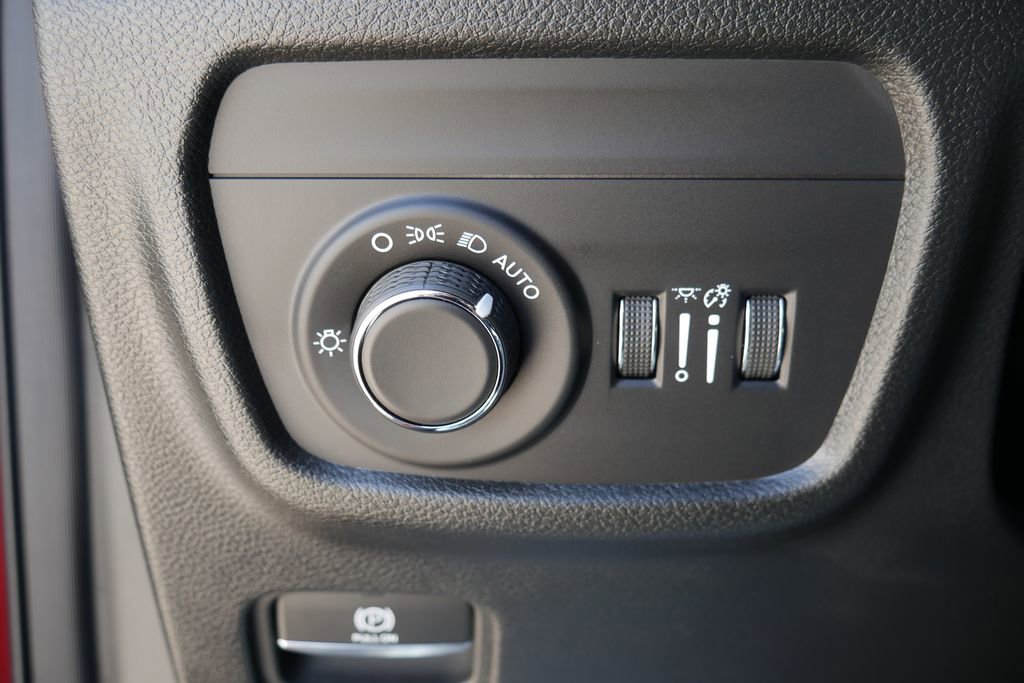 Used 2025 Jeep Grand Cherokee Laredo X w/ Luxury Tech Group I AWD/4WD image 11