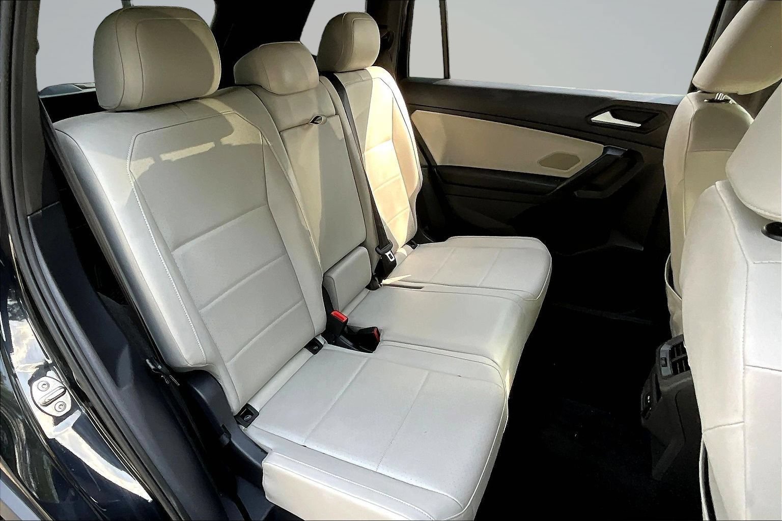 Used 2021 Volkswagen Tiguan SEL AWD/4WD image 27