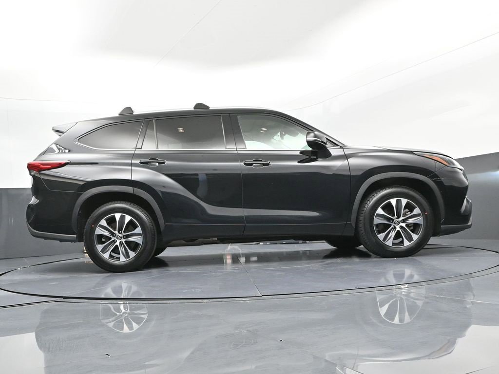 Certified 2021 Toyota Highlander XLE image 37