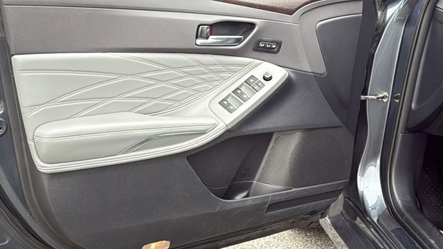 Used 2019 Toyota Avalon XLE image 21