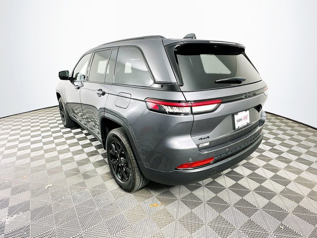Certified 2024 Jeep Grand Cherokee Altitude image 8