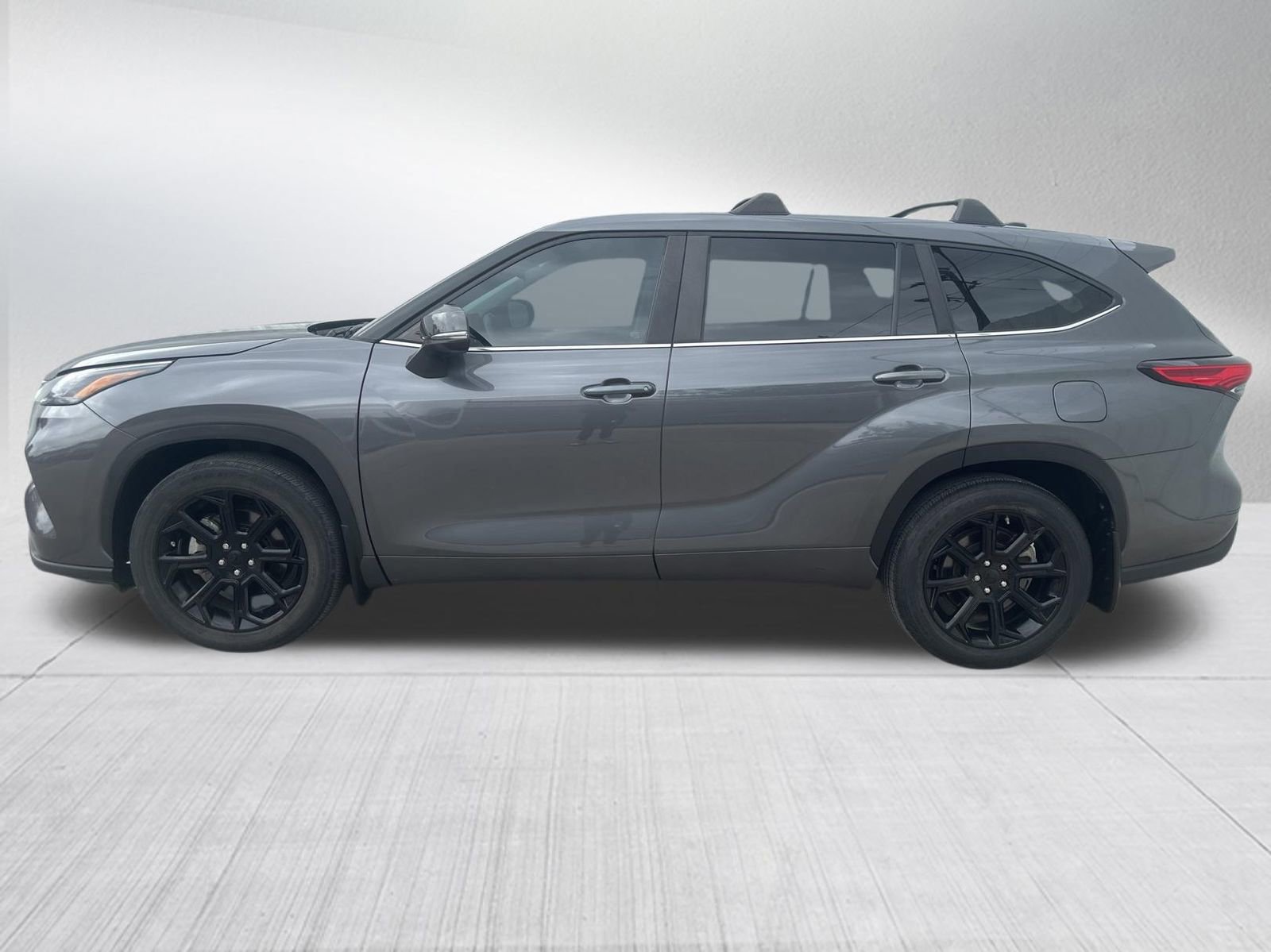 Used 2023 Toyota Highlander LE image 4