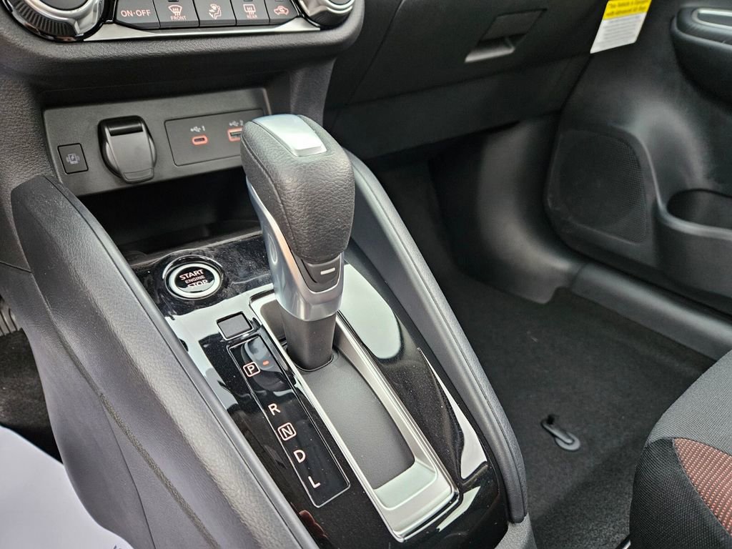 New 2025 Nissan Versa SR w/ Trunk Package image 8