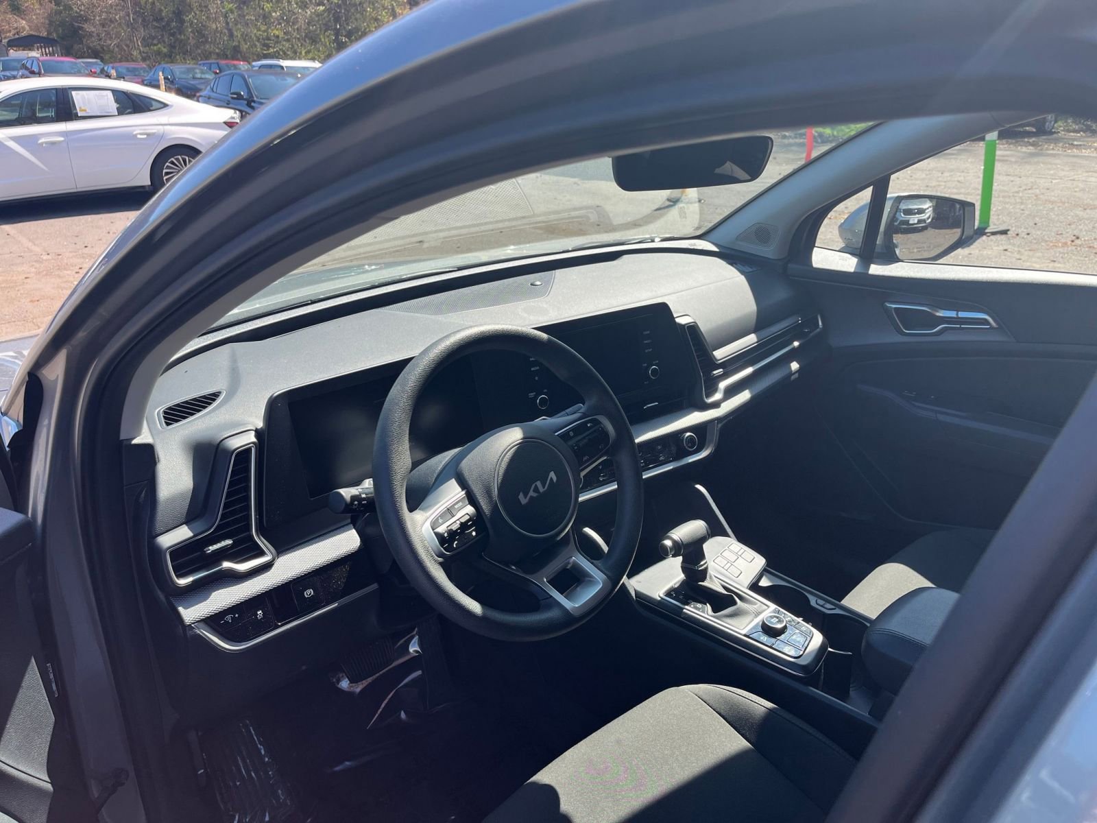 Used 2025 Kia Sportage LX image 33