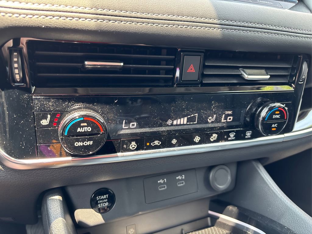 Used 2025 Nissan Rogue SL AWD/4WD image 31