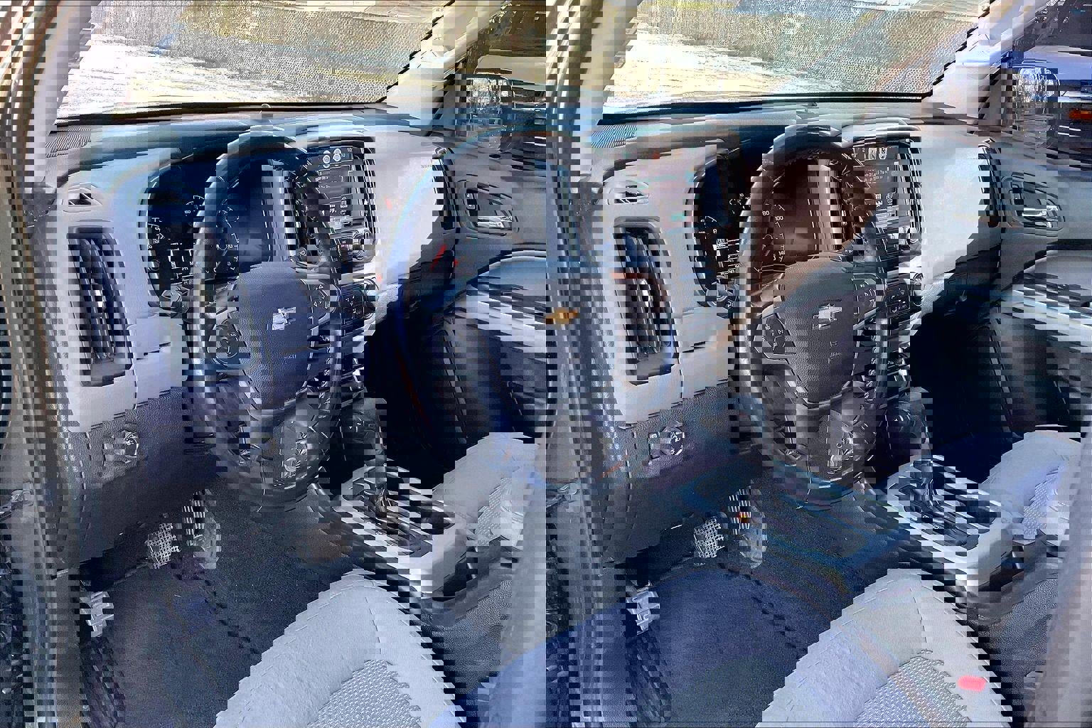 Used 2018 Chevrolet Colorado LT image 18