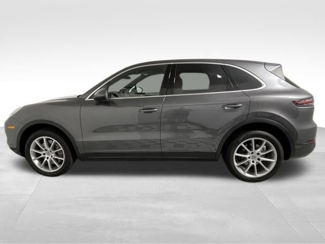 Used 2023 Porsche Cayenne w/ Premium Package image 2