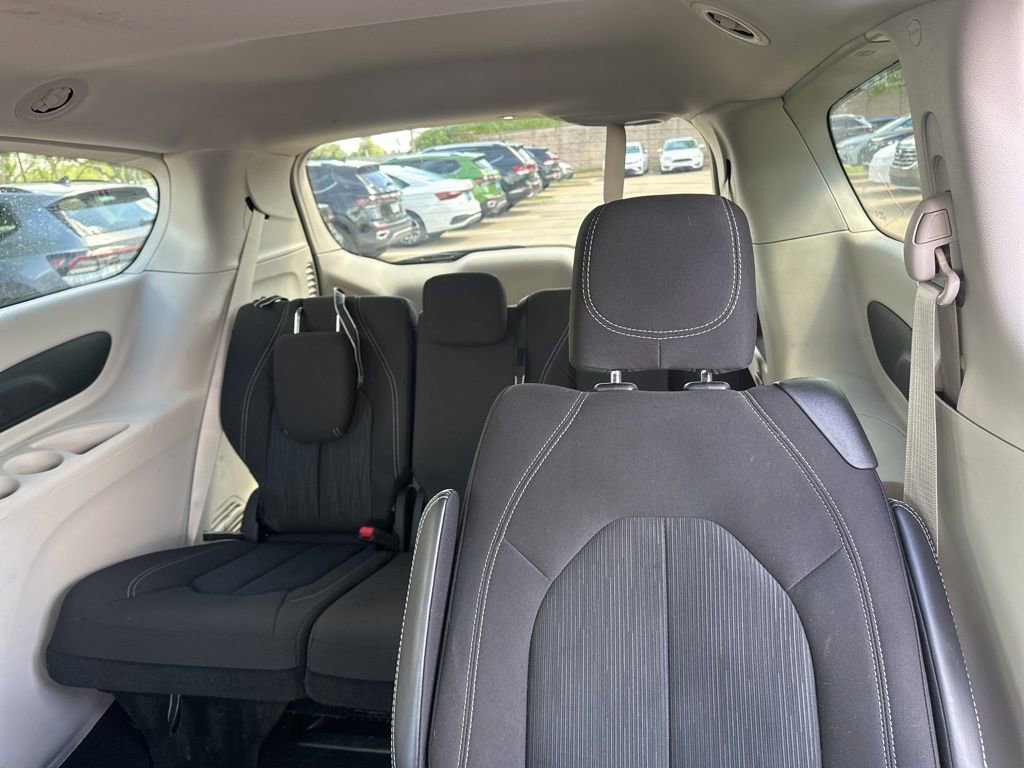 Used 2024 Chrysler Voyager LX image 11