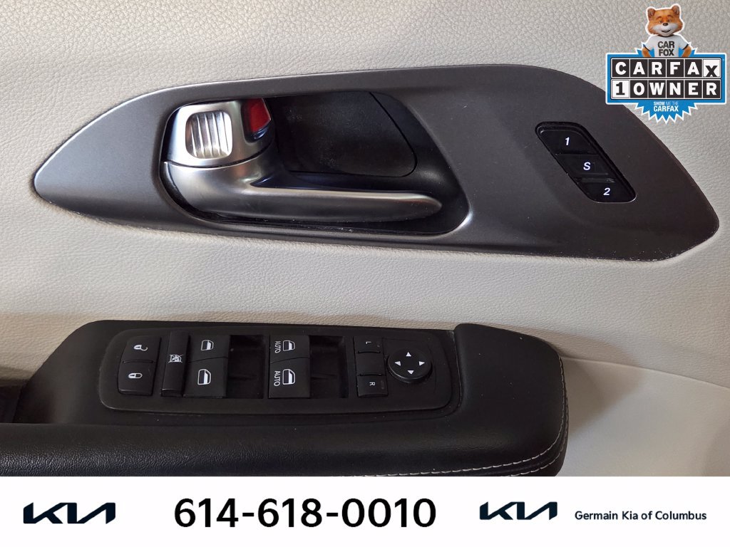Used 2023 Chrysler Pacifica Touring-L FWD image 25