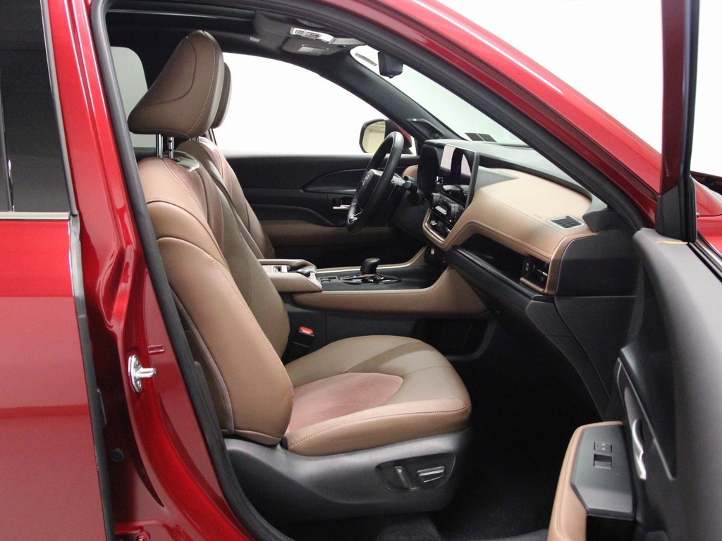 Used 2024 Toyota Grand Highlander AWD Hybrid image 21