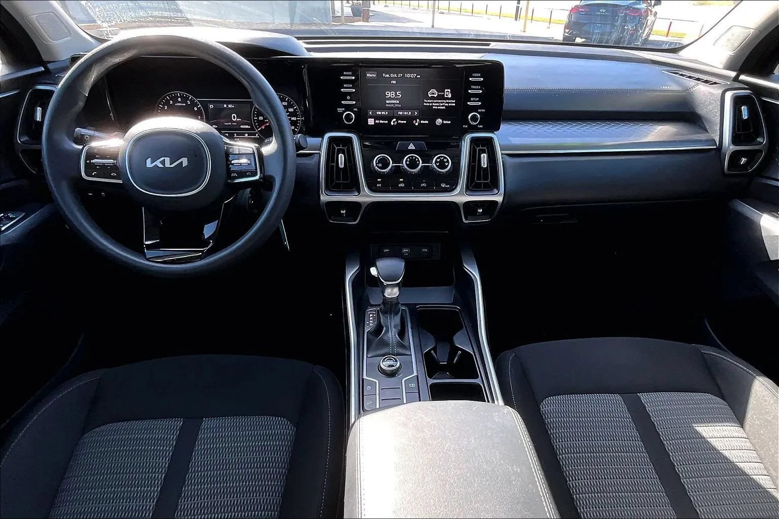 Used 2023 Kia Sorento LX FWD image 15