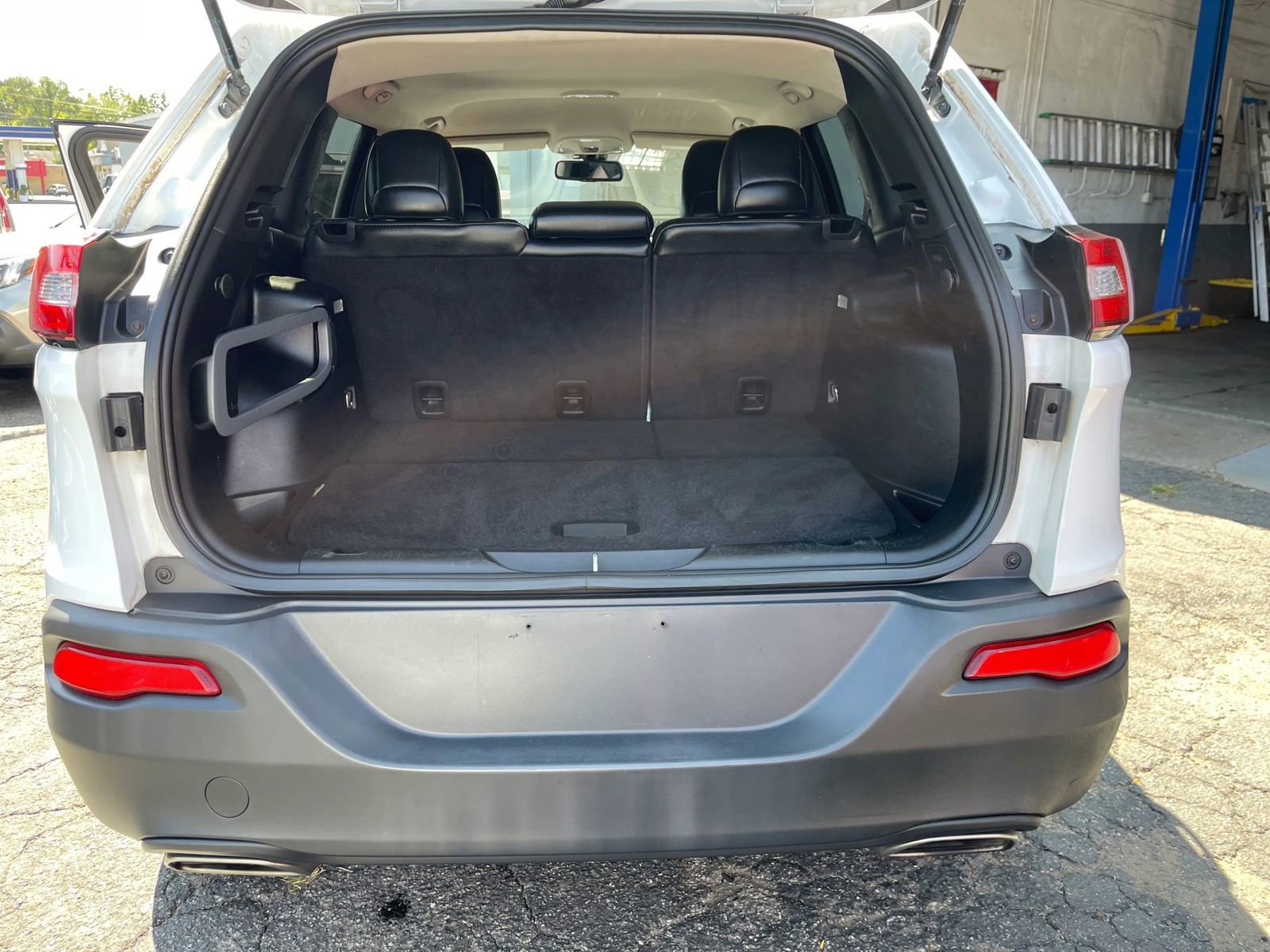 Used 2017 Jeep Cherokee Latitude w/ True North Edition image 26