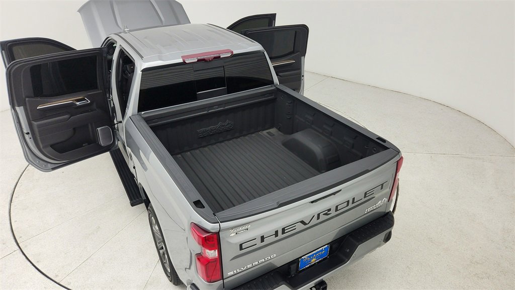 Certified 2023 Chevrolet Silverado 1500 High Country w/ Technology Package image 40