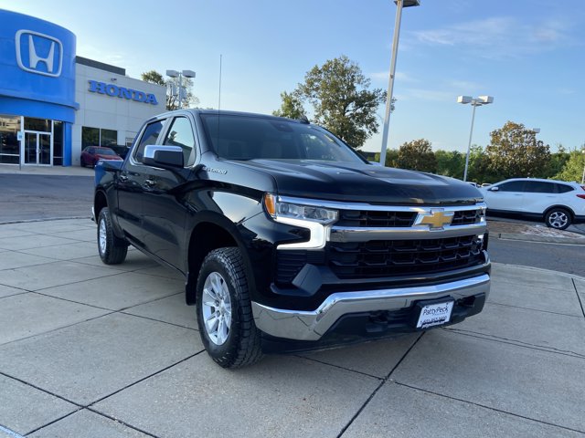 Used 2023 Chevrolet Silverado 1500 LT w/ Protection Package AWD/4WD image 2