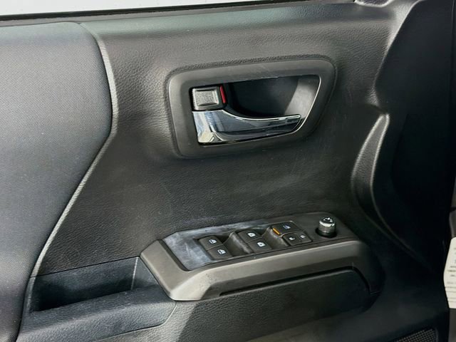 Used 2017 Toyota Tacoma TRD Sport RWD image 21