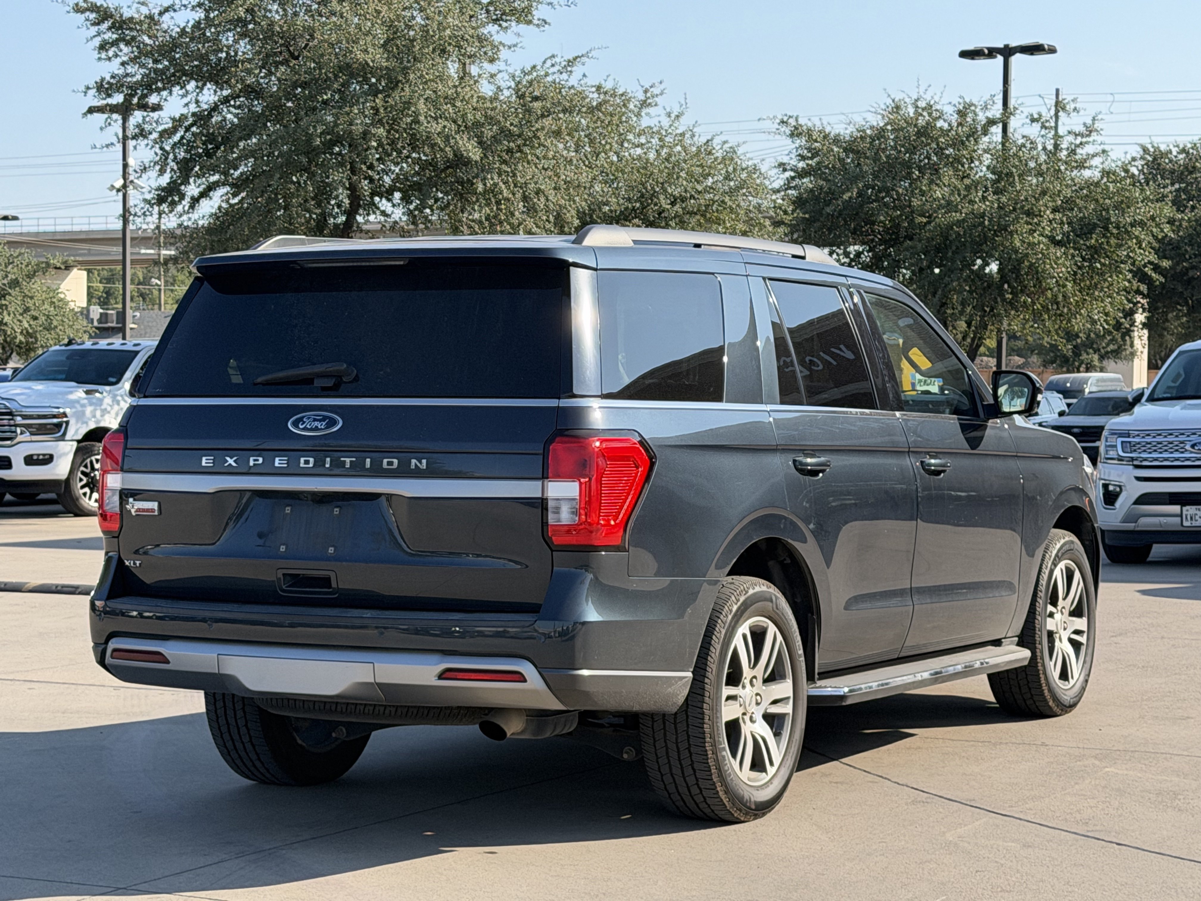 Used 2022 Ford Expedition XLT RWD image 4