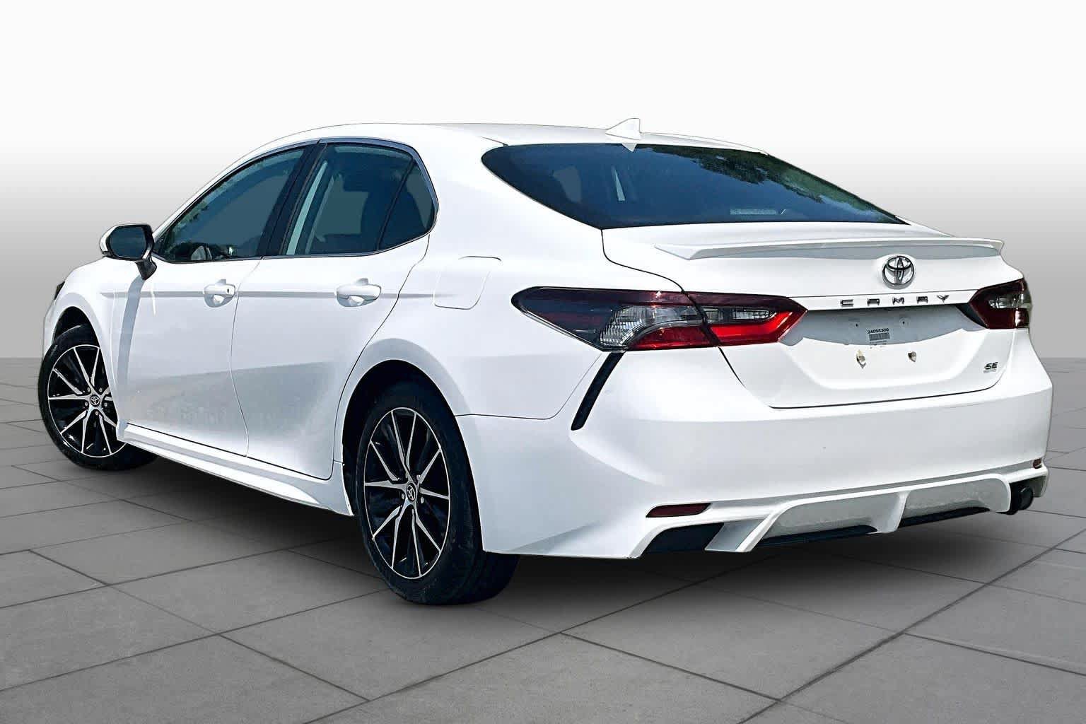 Used 2024 Toyota Camry SE FWD image 12