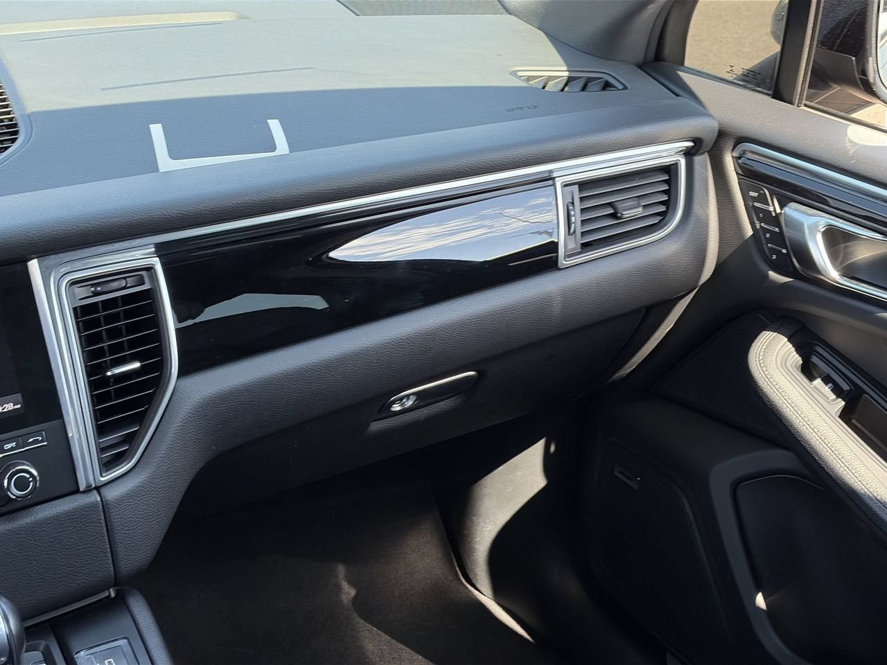 Used 2017 Porsche Macan S AWD/4WD image 15