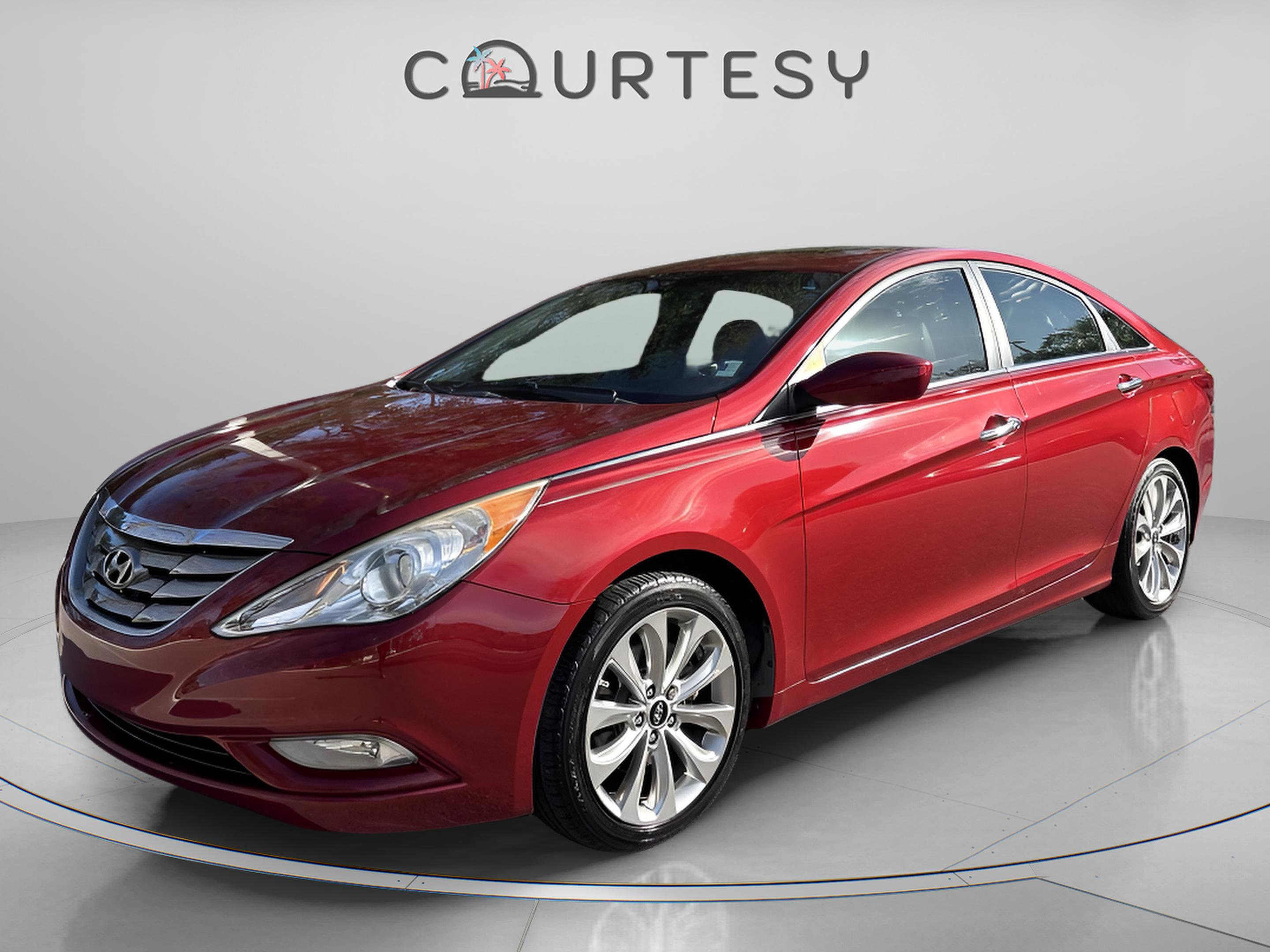 Used 2013 Hyundai Sonata SE w/ Navigation & Sunroof Pkg image 2