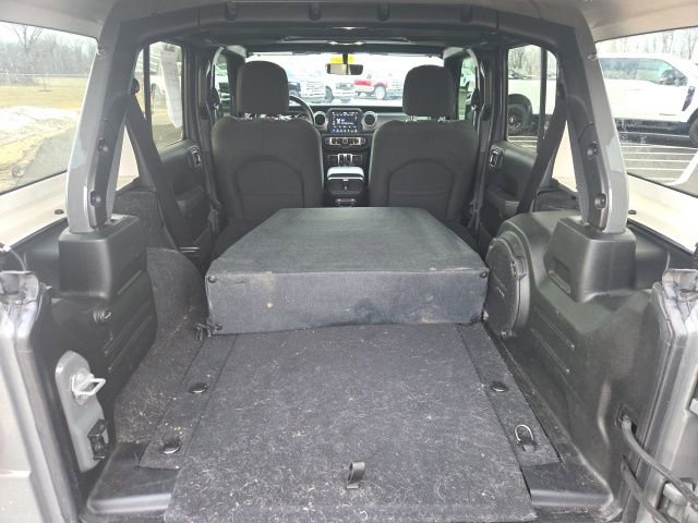 Used 2020 Jeep Wrangler Unlimited Sahara image 12