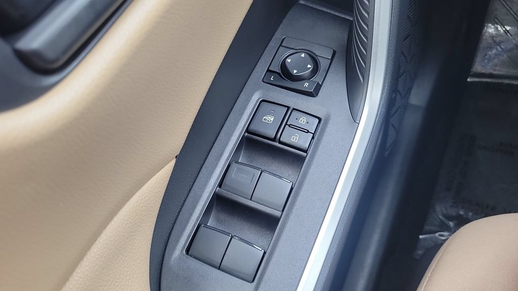 Certified 2025 Toyota RAV4 LE AWD/4WD image 18