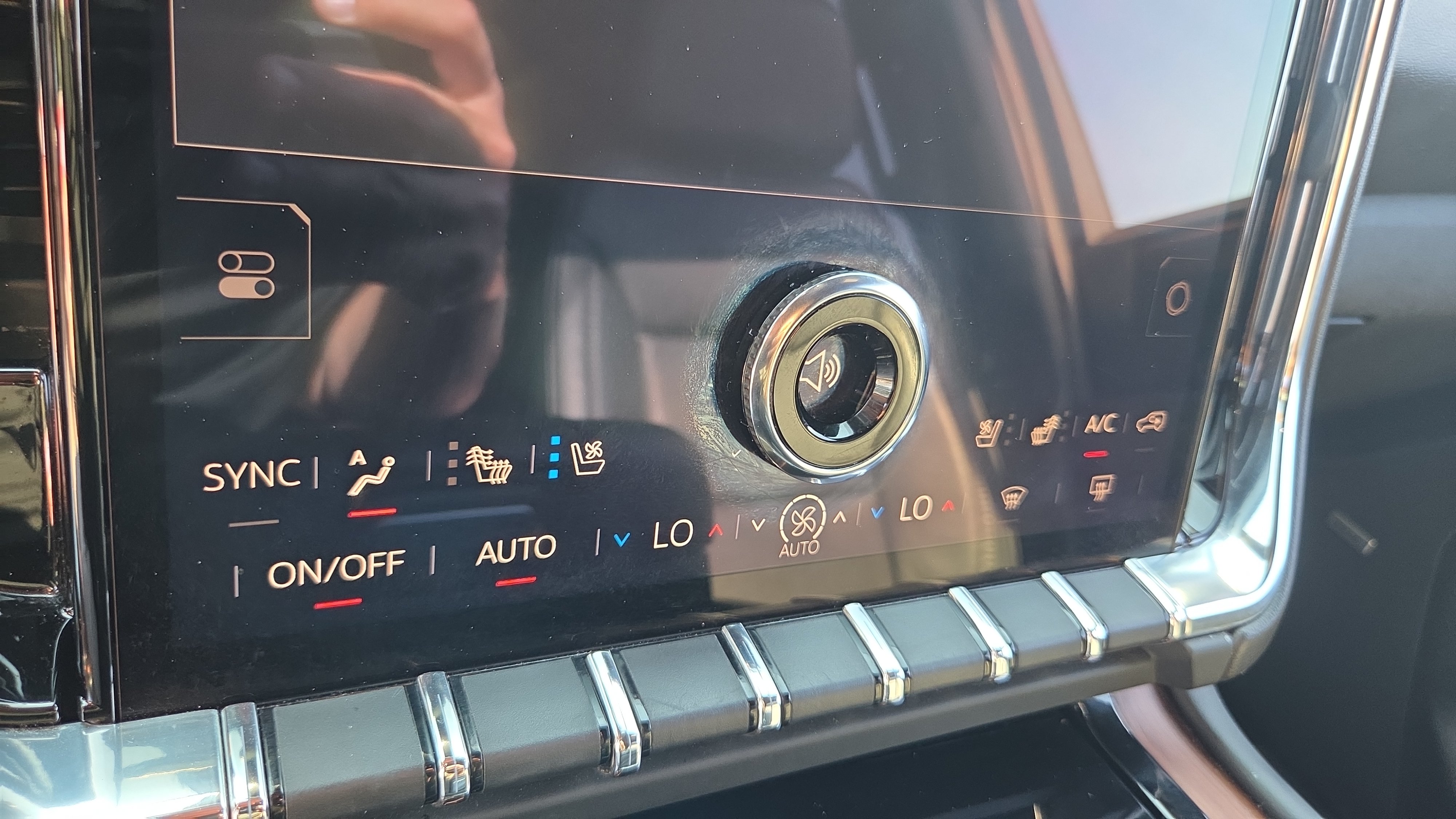 Used 2025 GMC Yukon Denali AWD/4WD image 33