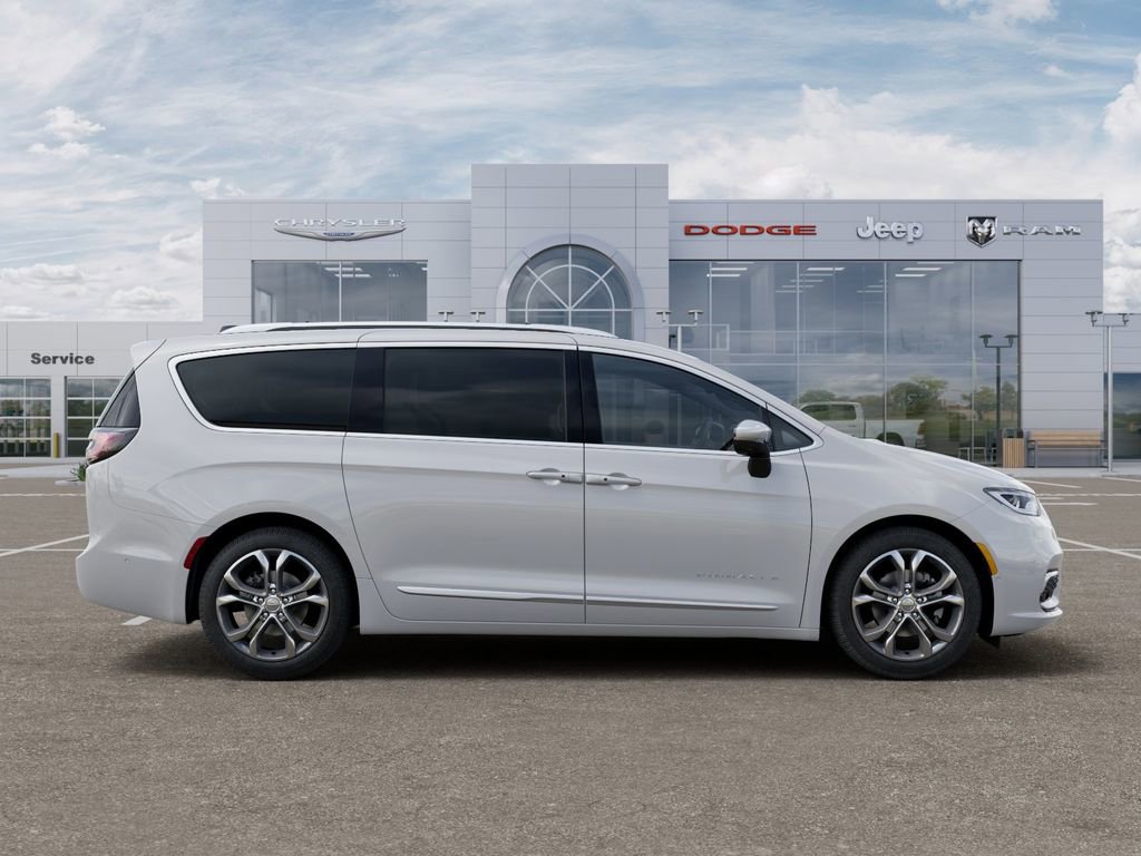 New 2025 Chrysler Pacifica Pinnacle w/ Trailer Tow Group image 22