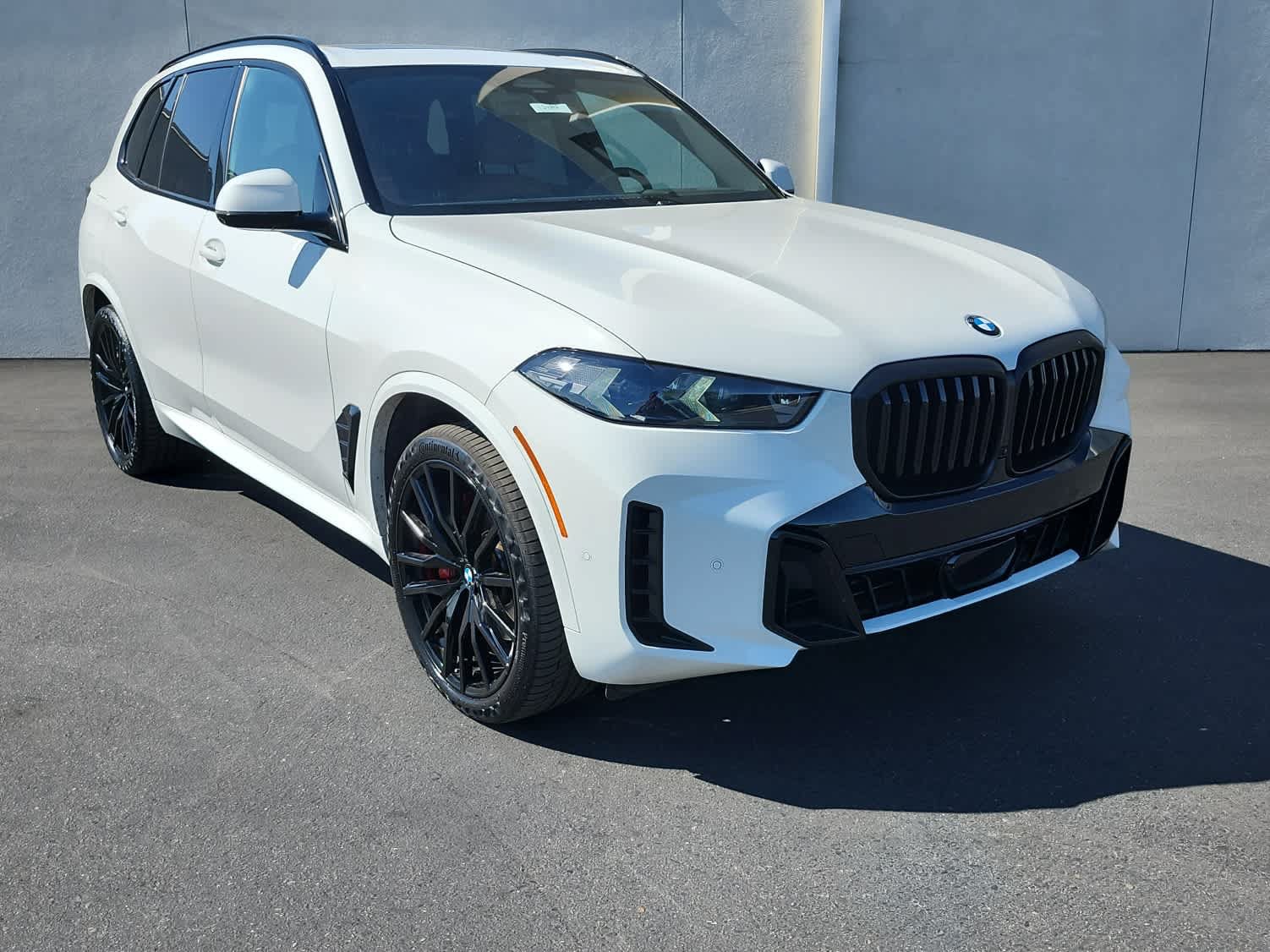 Used 2024 BMW X5 xDrive40i w/ M Sport Package AWD/4WD image 2
